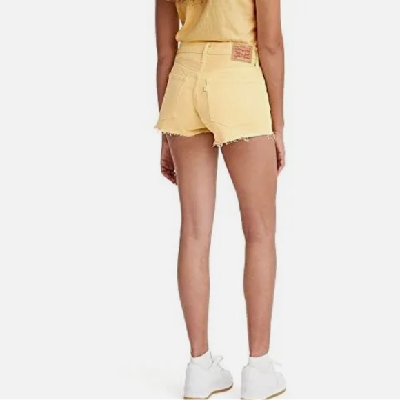 women's Levi's 501 original Jean short - Picture 2 of 4
